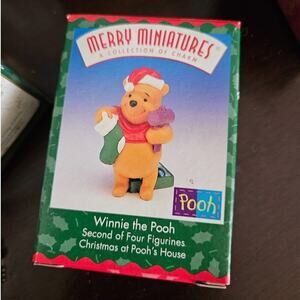 1999 Hallmark Merry Miniatures Winnie The Pooh Santa Disney Figure #2 in Series